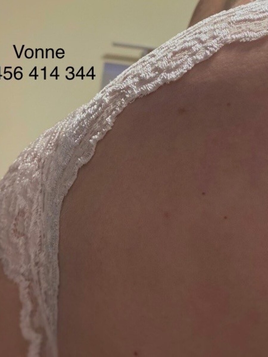 Vonne, 60, Swedish, Blonde.