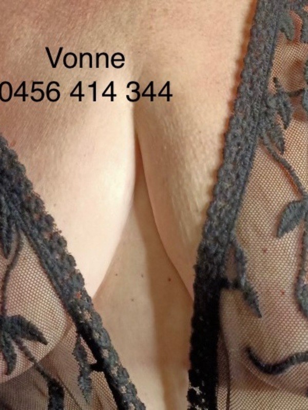 Vonne, 60, Swedish, Blonde.