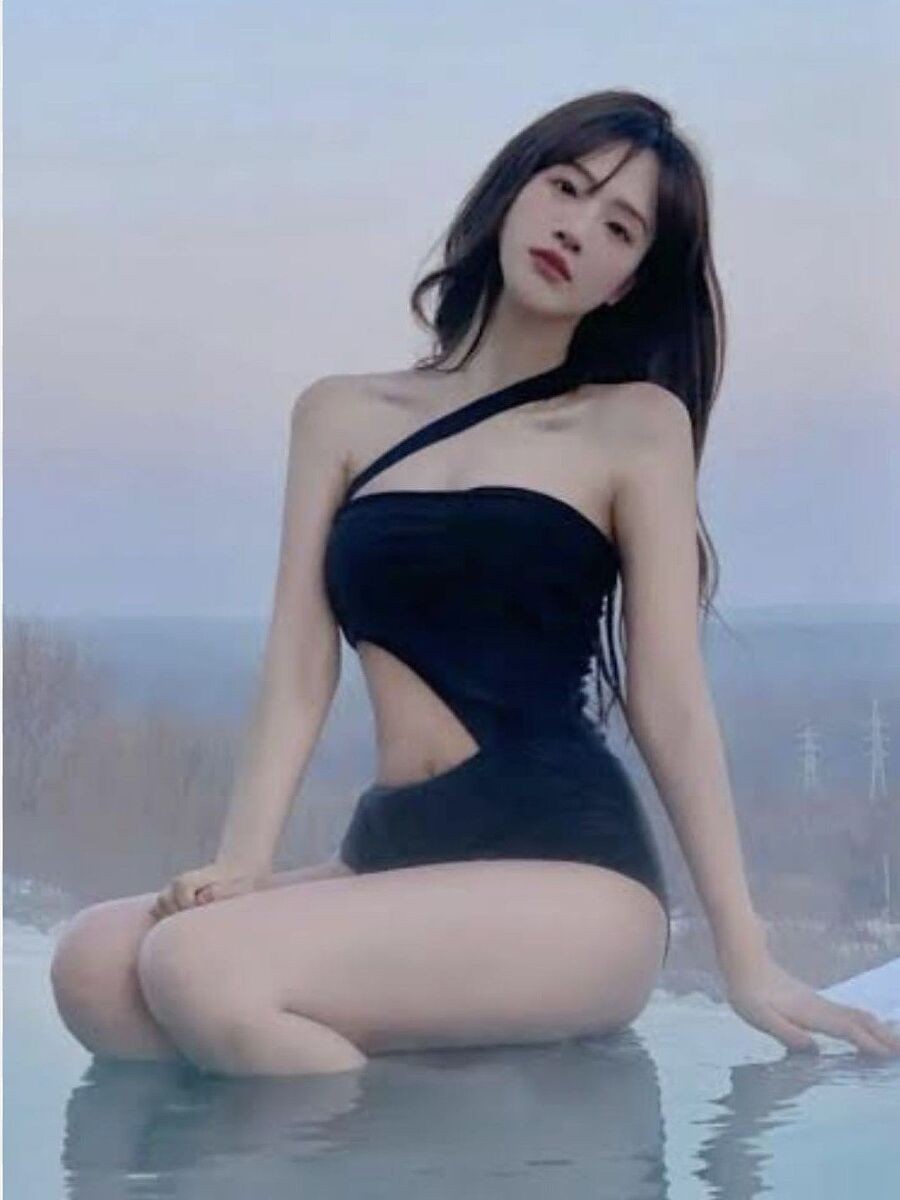 Sexy girls at 92