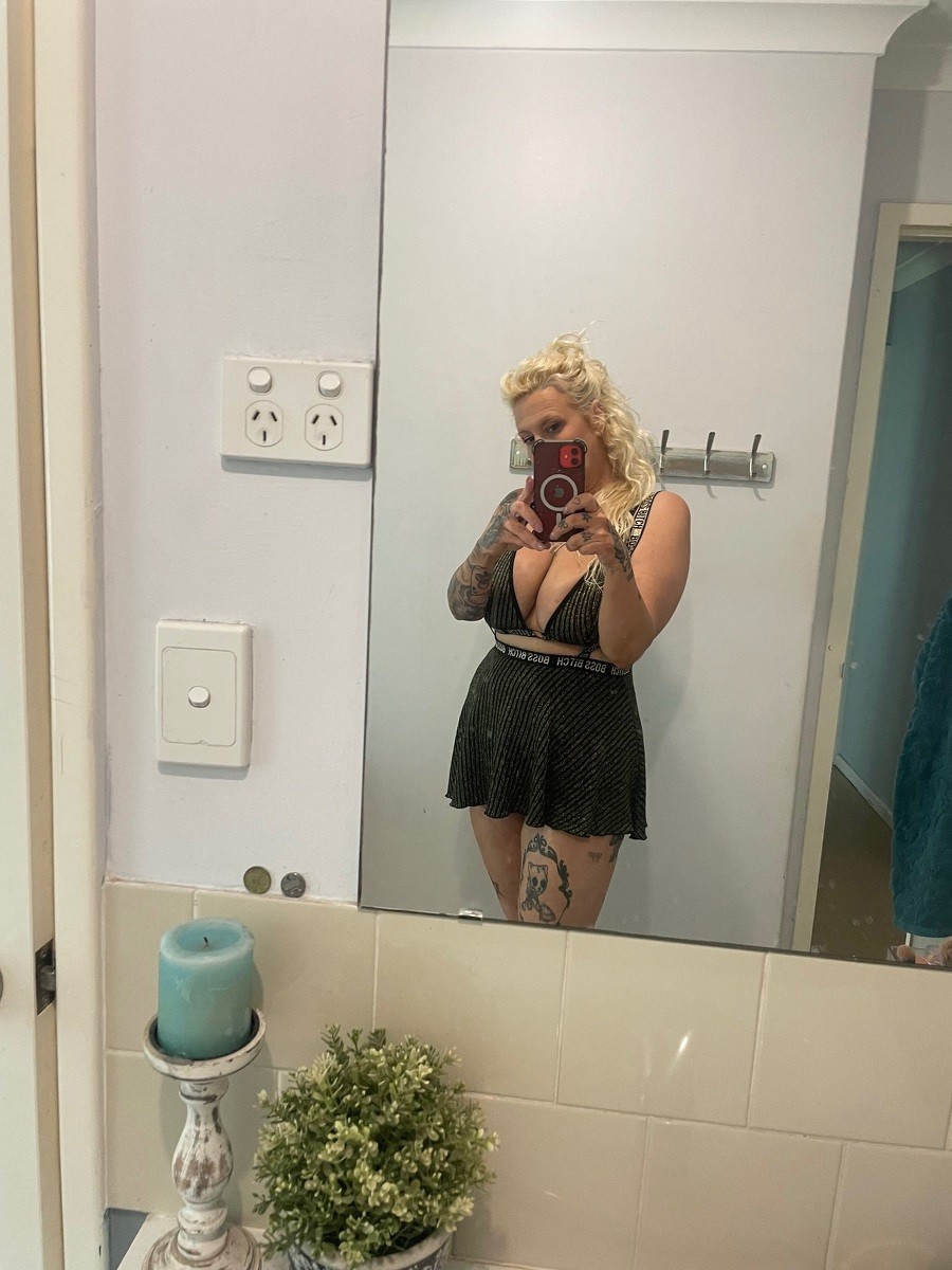 Busty aussie milf