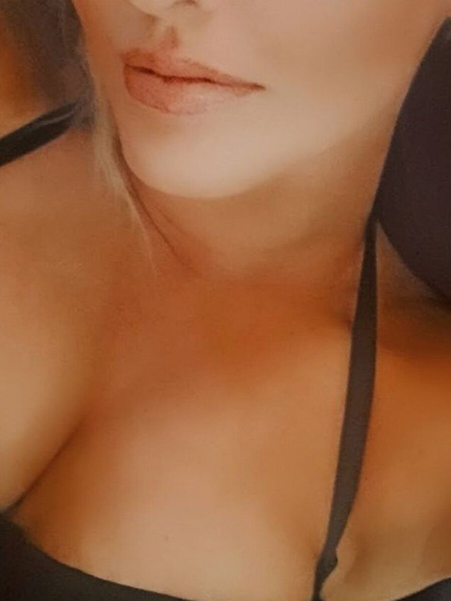 SEXY BLONDE BABE AVAIL!!