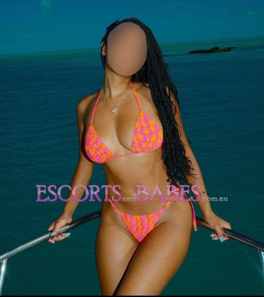 Hale Berry Latina