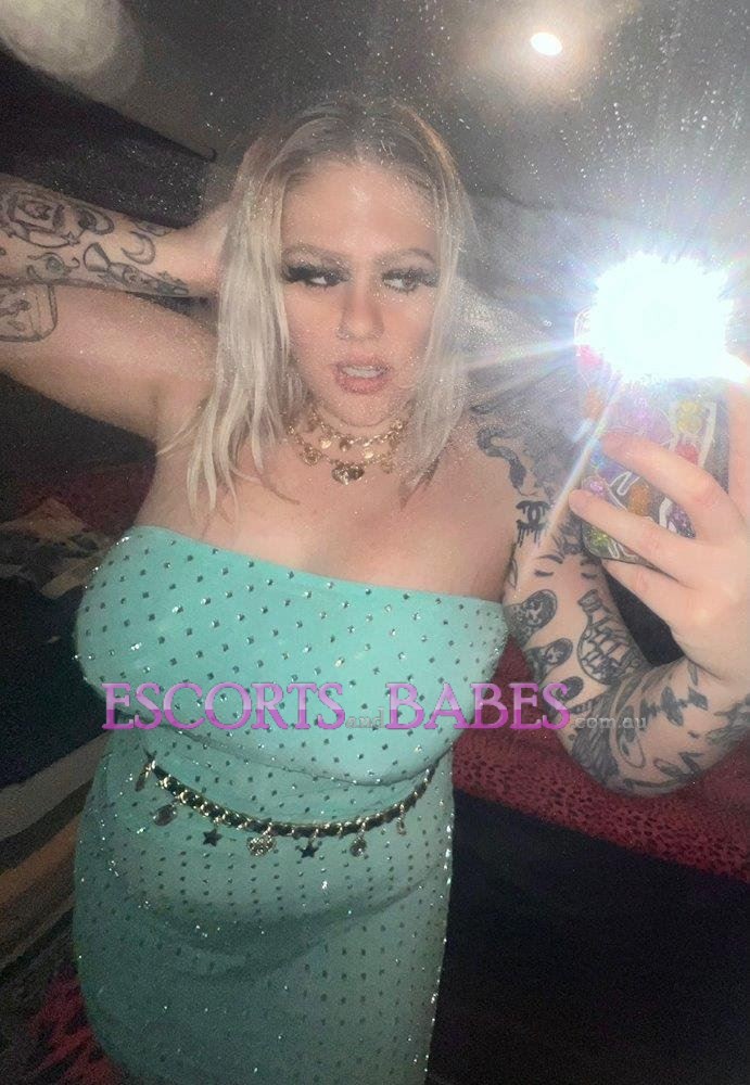 Curvy Playmate Azalea