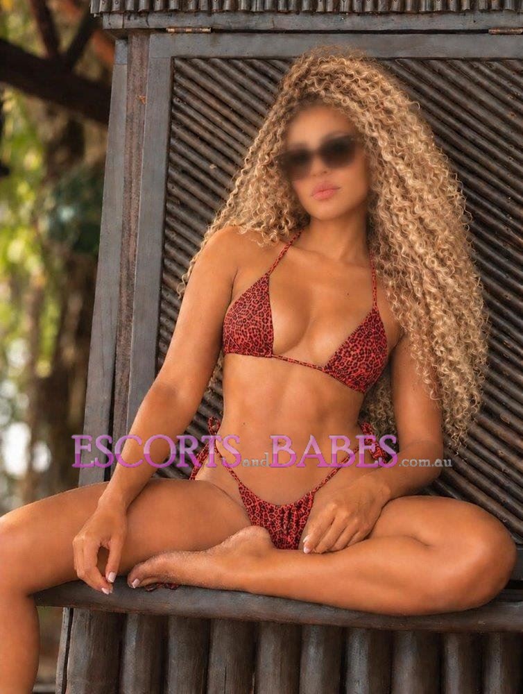 Nicole Latina hotsexi Curvi