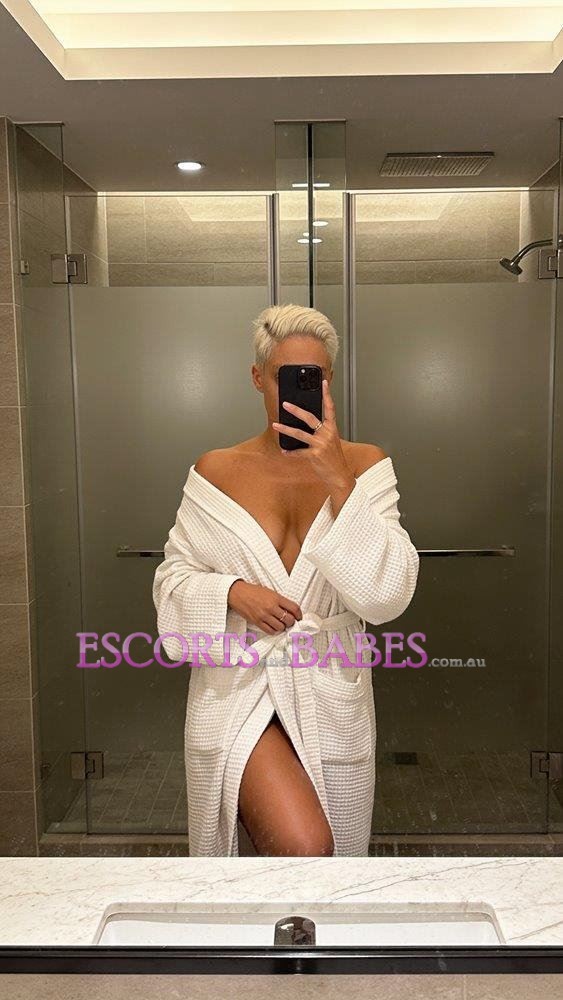 Mia Cruz