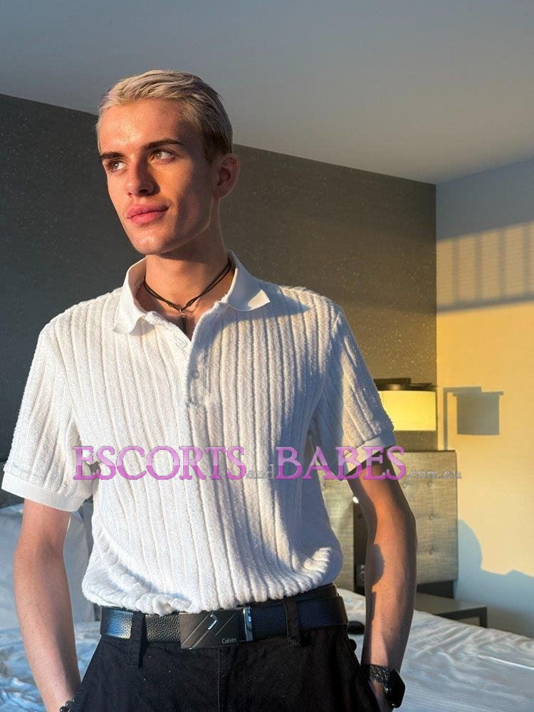 Chase Rey Your Green Eyed British Escape
