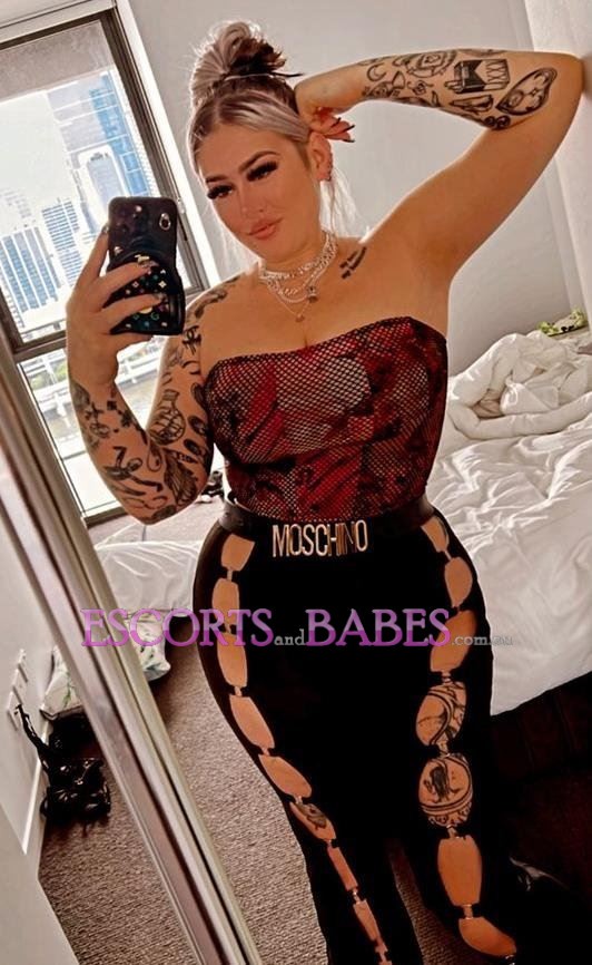 Curvy Playmate Azalea