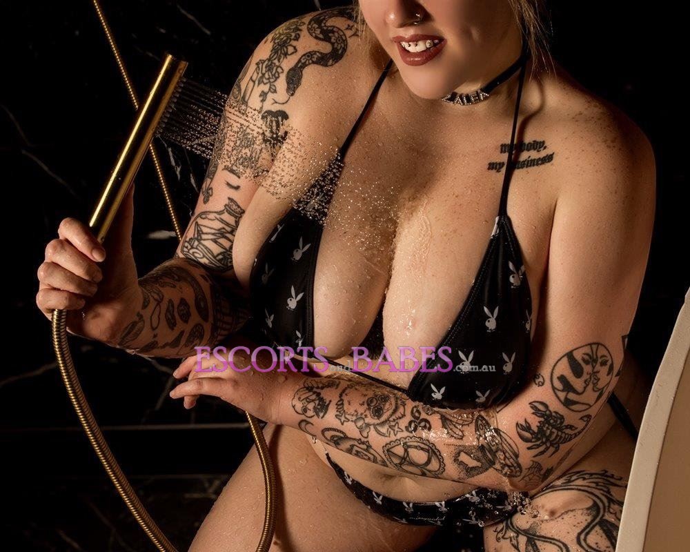 Curvy Playmate Azalea