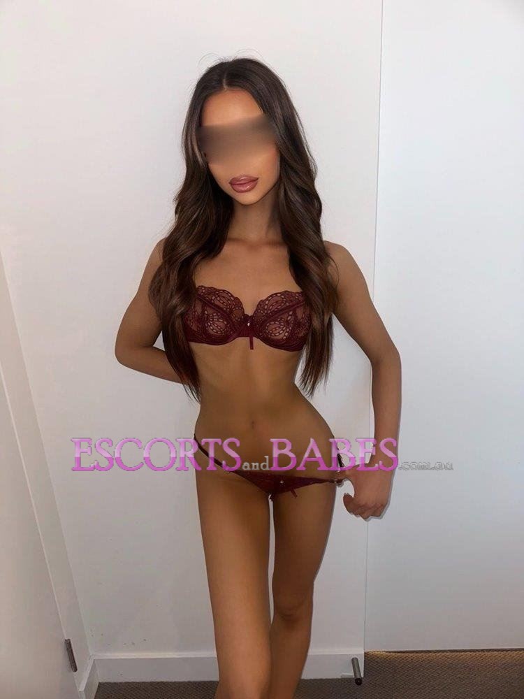 Ava Reeves