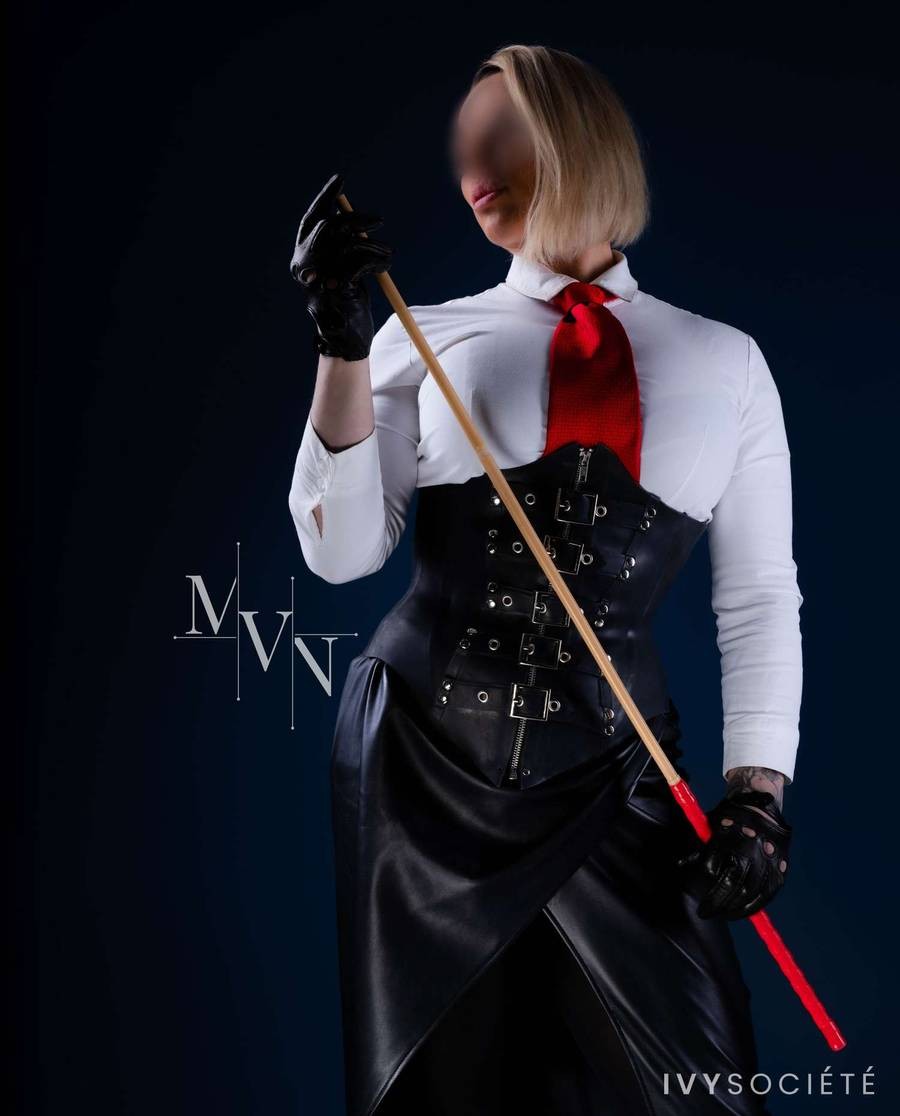 Mistress Monique Van Noir