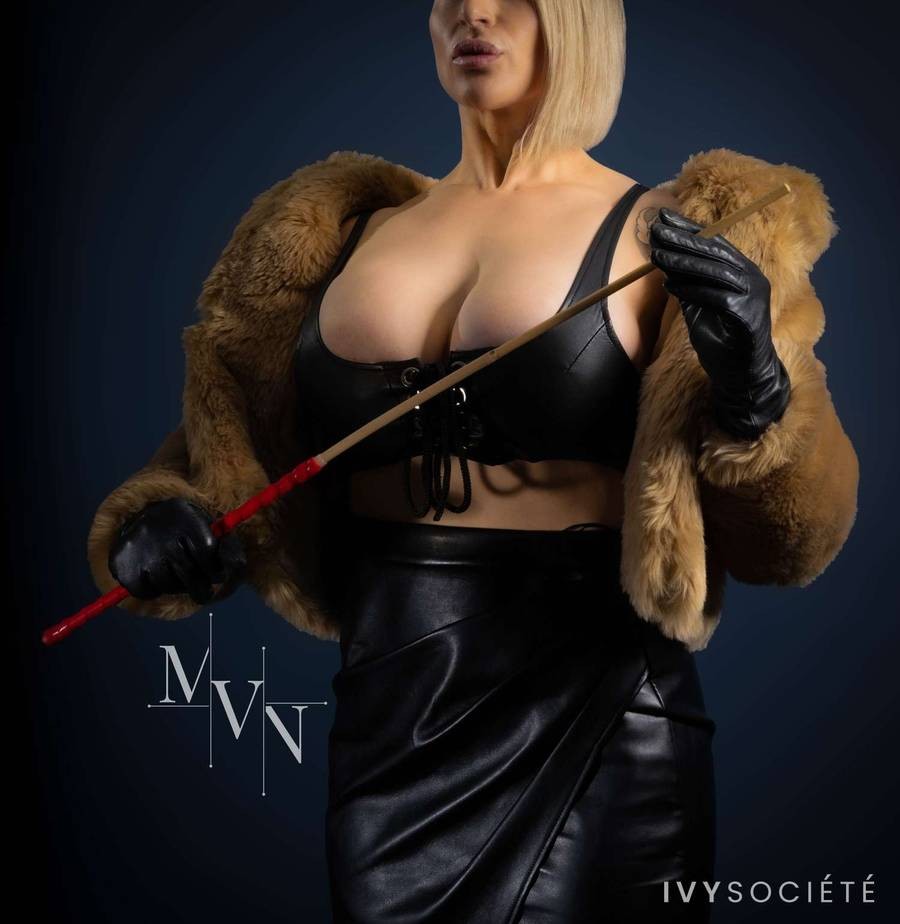 Mistress Monique Van Noir