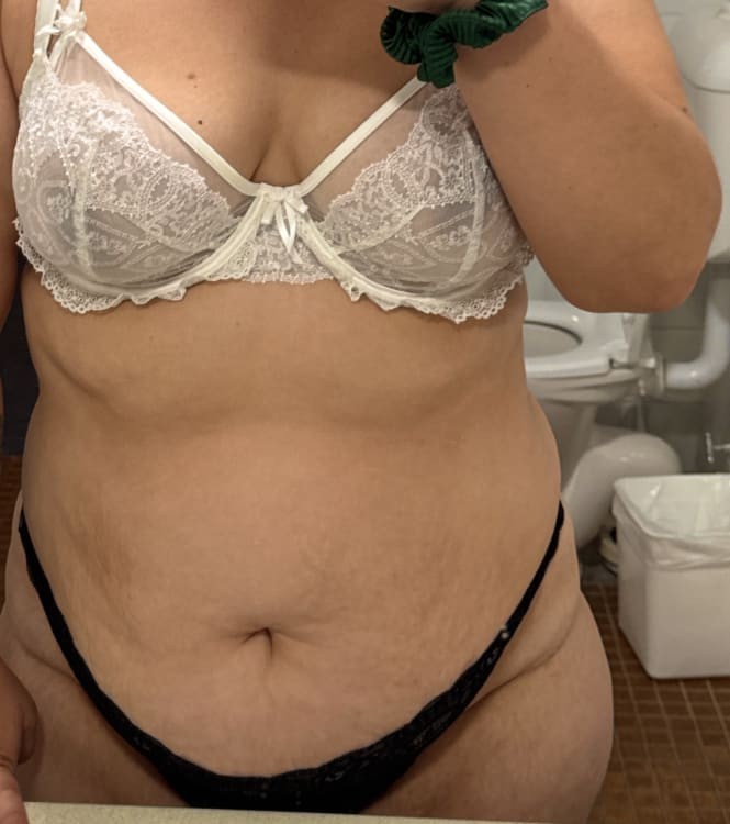 Curvy Milf Celine