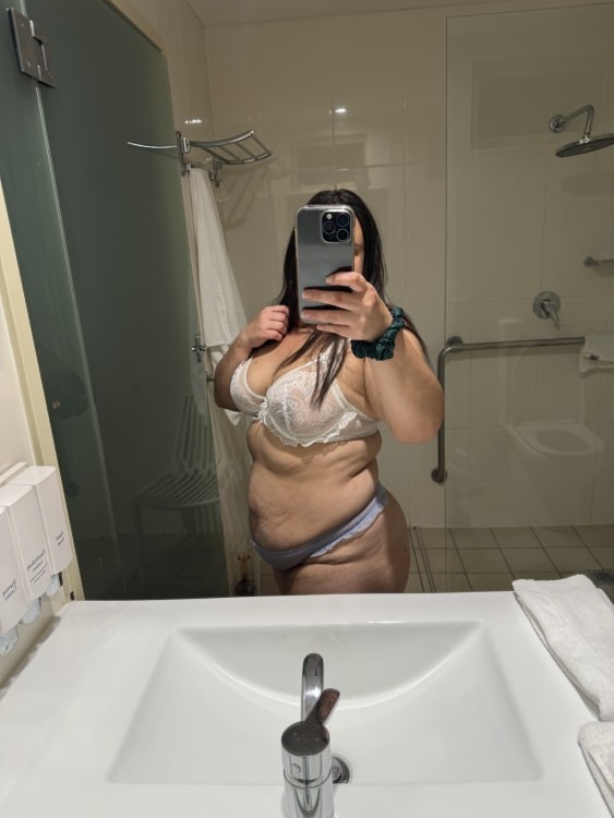 Curvy Milf Celine