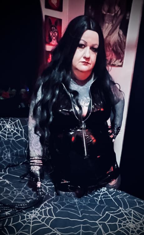 Mistress Vivian Von Black