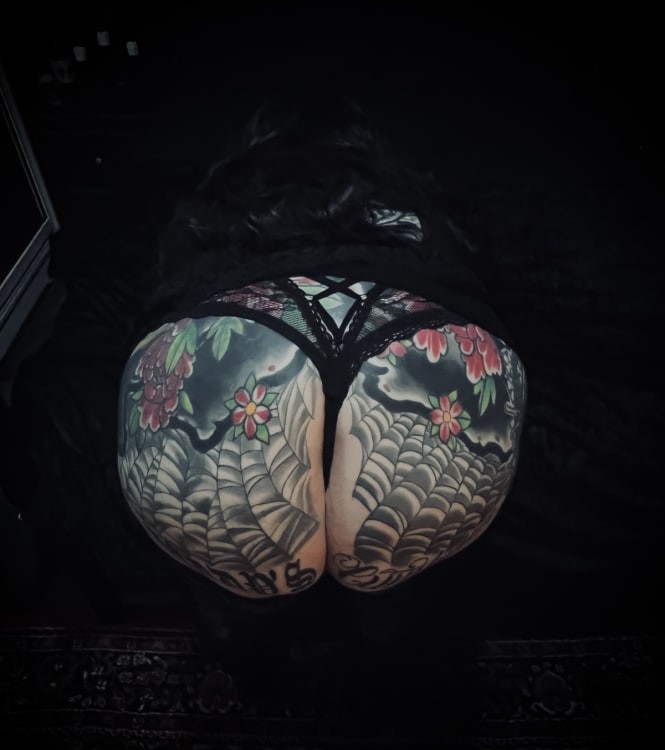 Mistress Vivian Von Black