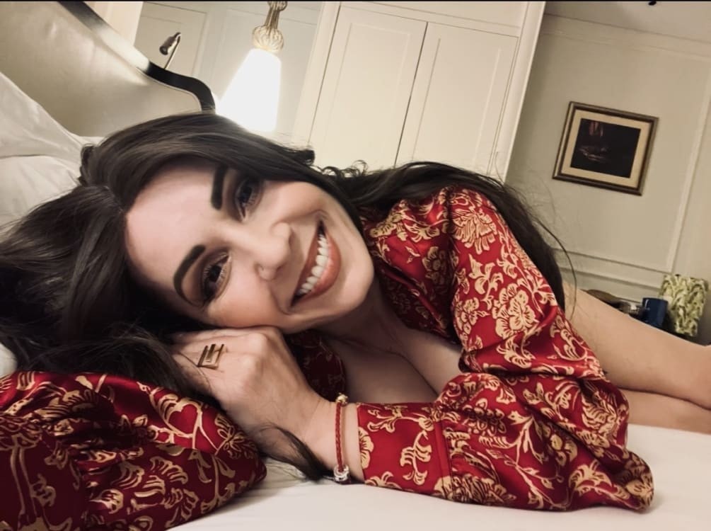 Hella Ella Devine
