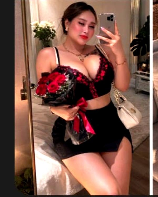 Luna chubby big natural boobs Vietnamese