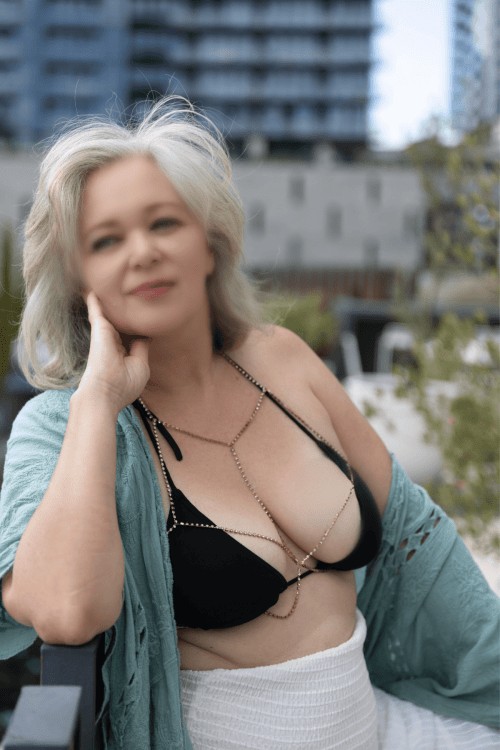 Mae E