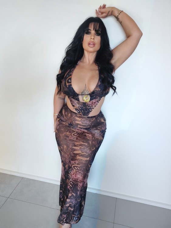 Naughty milf Elektra
