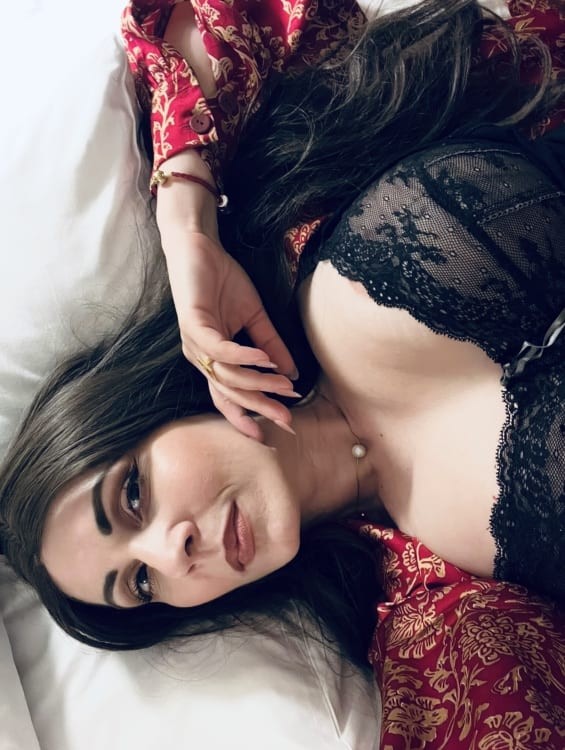 Hella Ella Devine