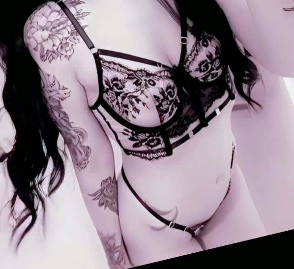 VIPER FROST - - THE VENOMOUS VIXEN.
