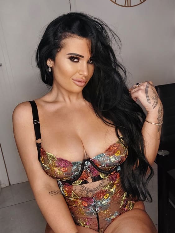 Naughty milf Elektra
