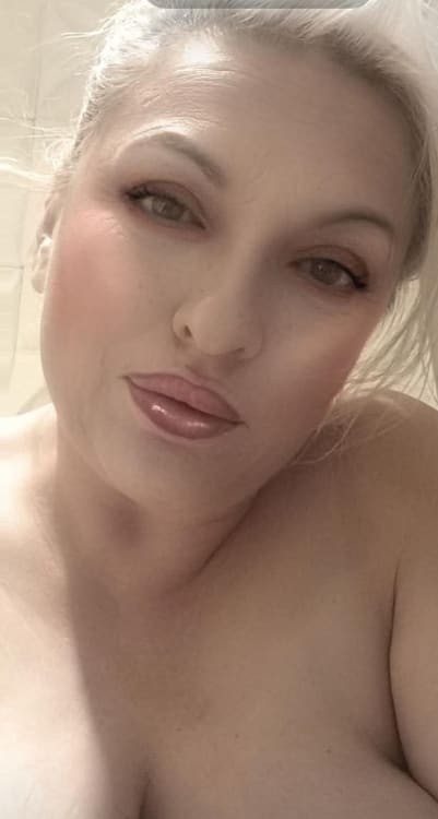 Horny milf Zara
