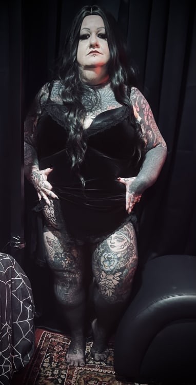 Mistress Vivian Von Black