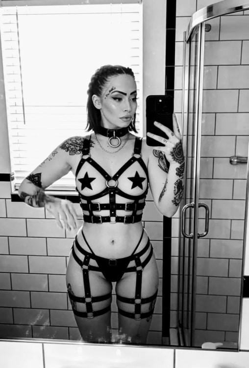 VIPER FROST - - THE VENOMOUS VIXEN.
