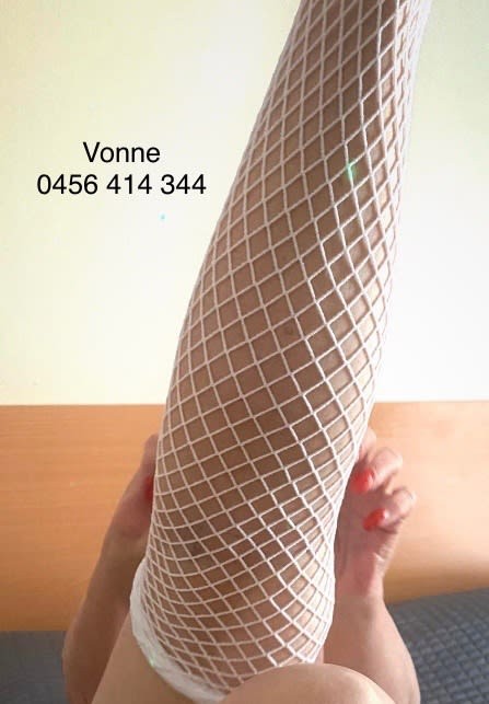 Vonne, 60, Swedish, Blonde.