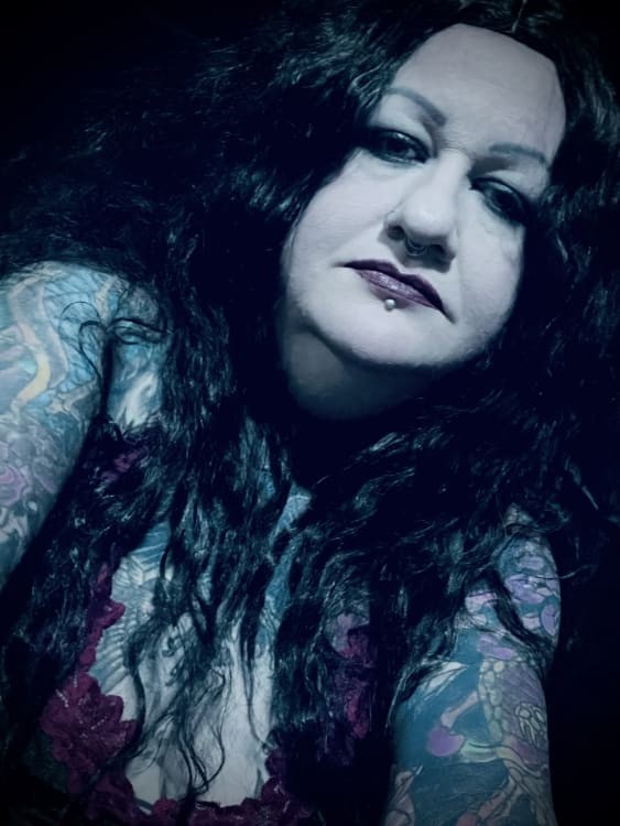 Mistress Vivian Von Black