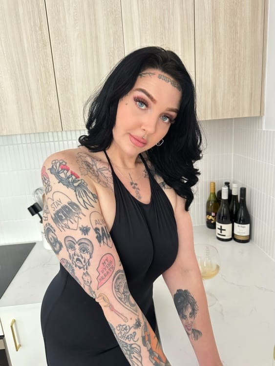 Miss Raven Deville
