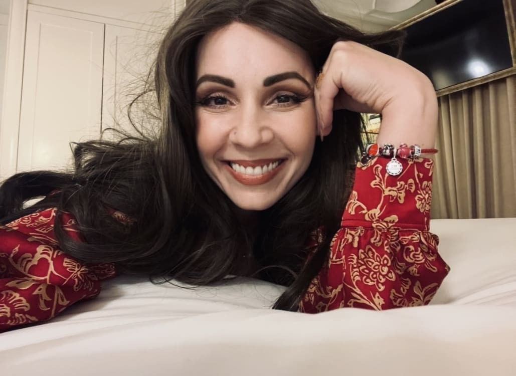 Hella Ella Devine