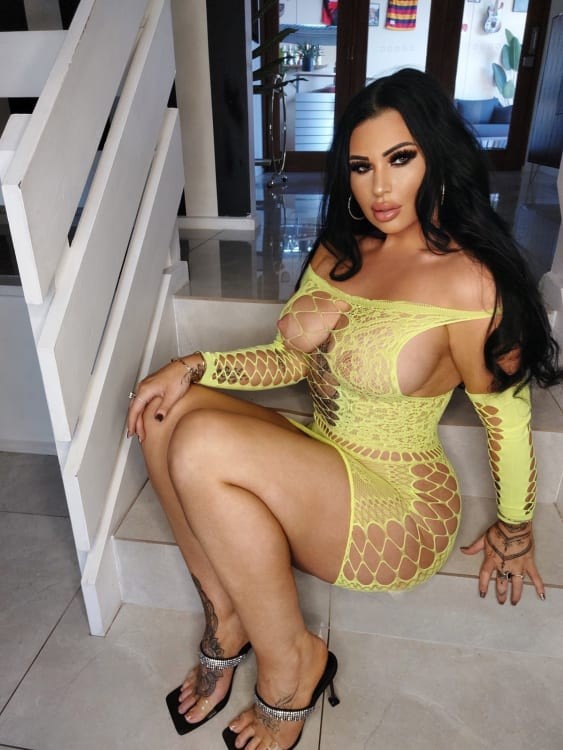Naughty milf Elektra