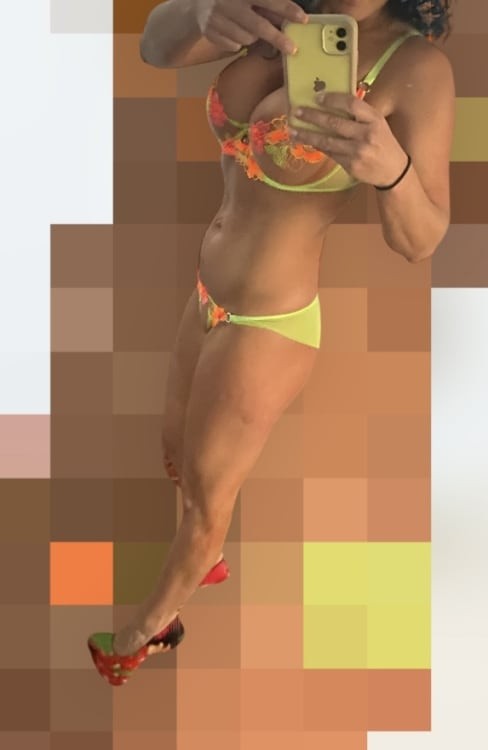 Sara Erotic Nuru