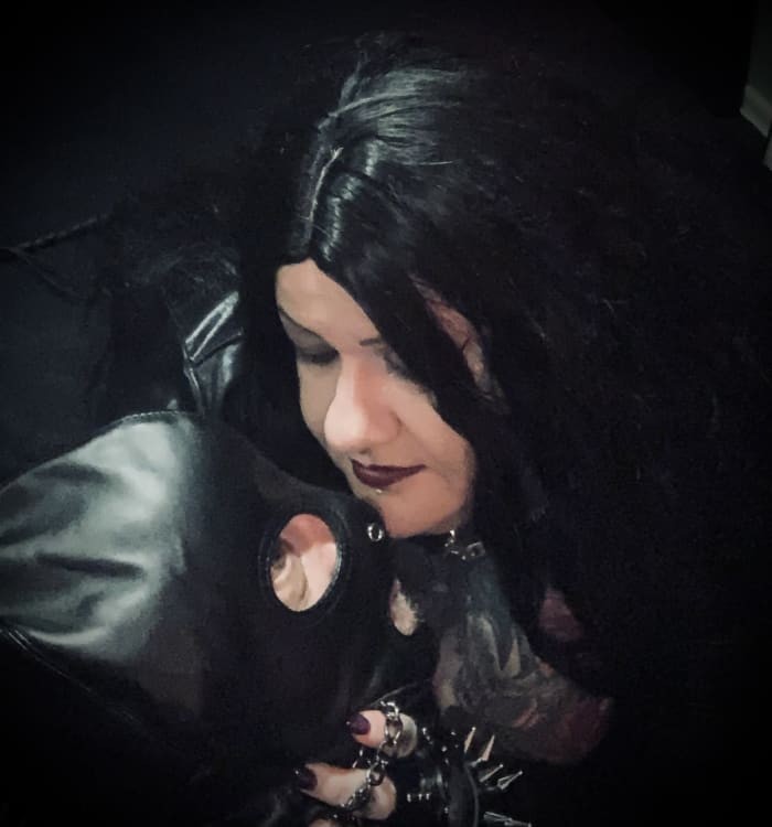 Mistress Vivian Von Black