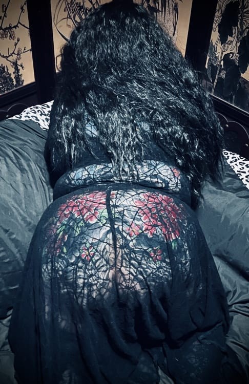 Mistress Vivian Von Black