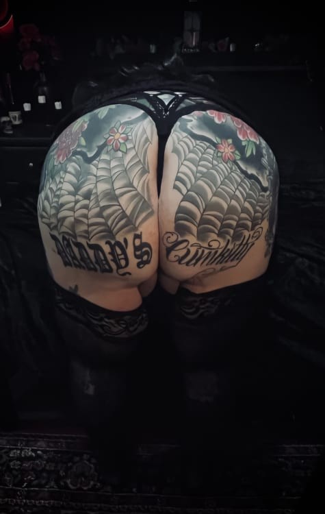 Mistress Vivian Von Black