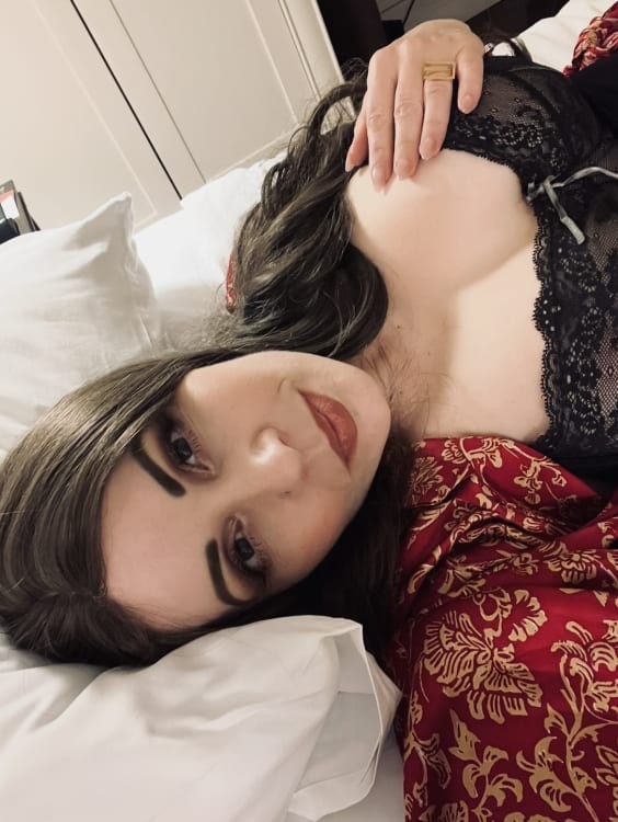 Hella Ella Devine