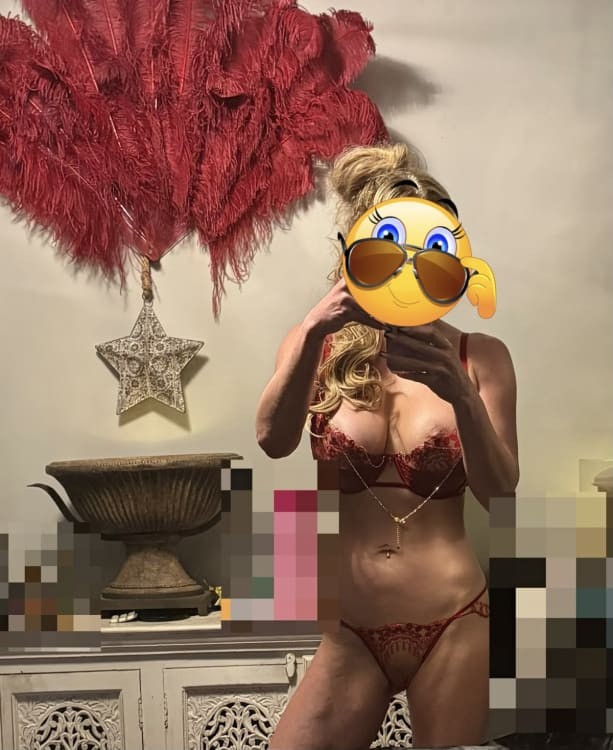 Sara Erotic Nuru