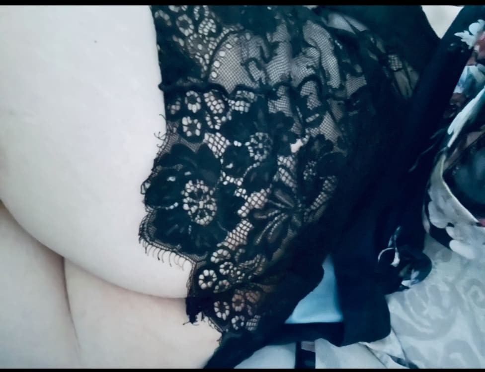 Hella Ella Devine