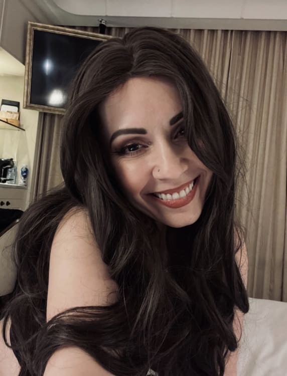 Hella Ella Devine