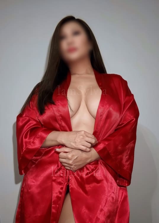 HOT MAMA SYLVIA