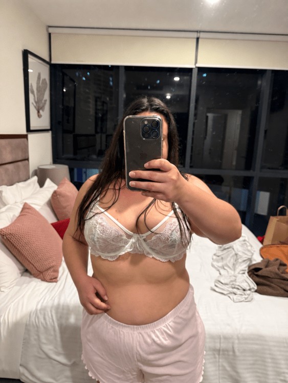 Curvy Milf Celine