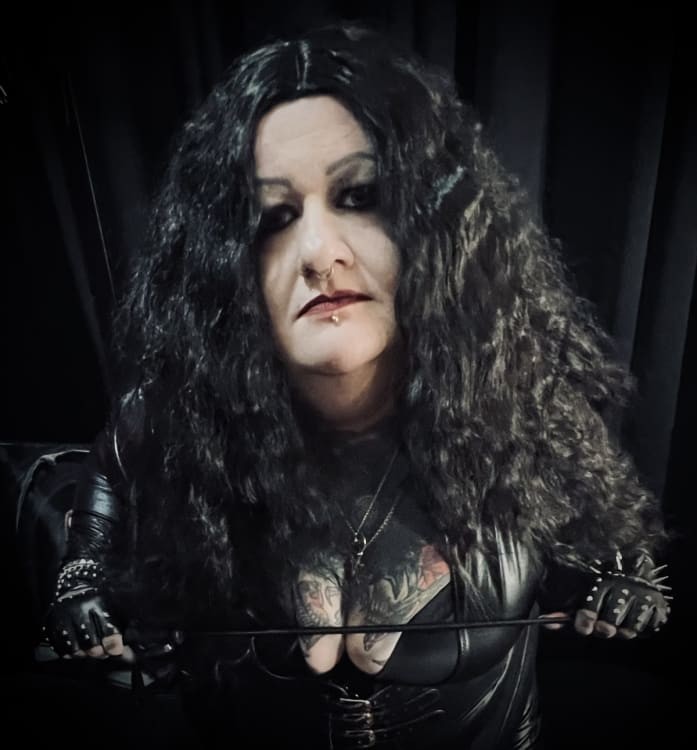Mistress Vivian Von Black