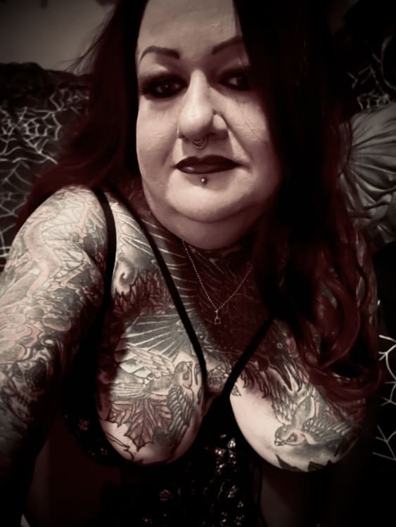 Mistress Vivian Von Black