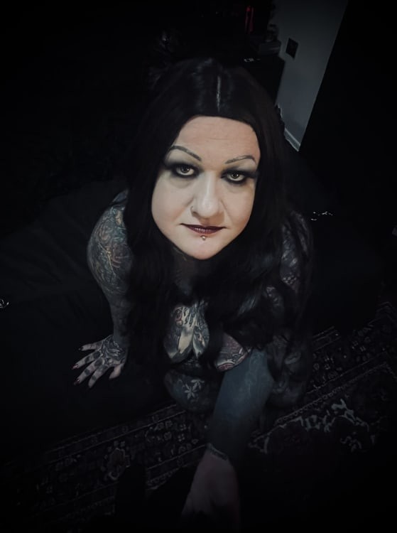 Mistress Vivian Von Black