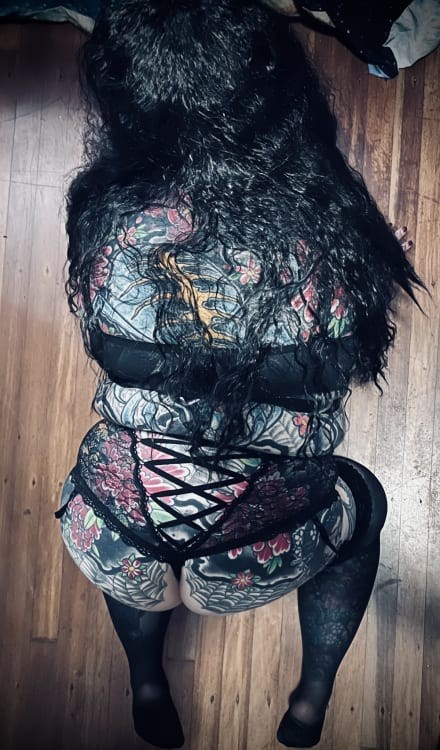 Mistress Vivian Von Black