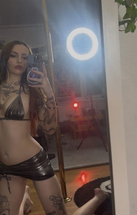 ⚸ Asteria - Private Videocalls or Waitress ⚸