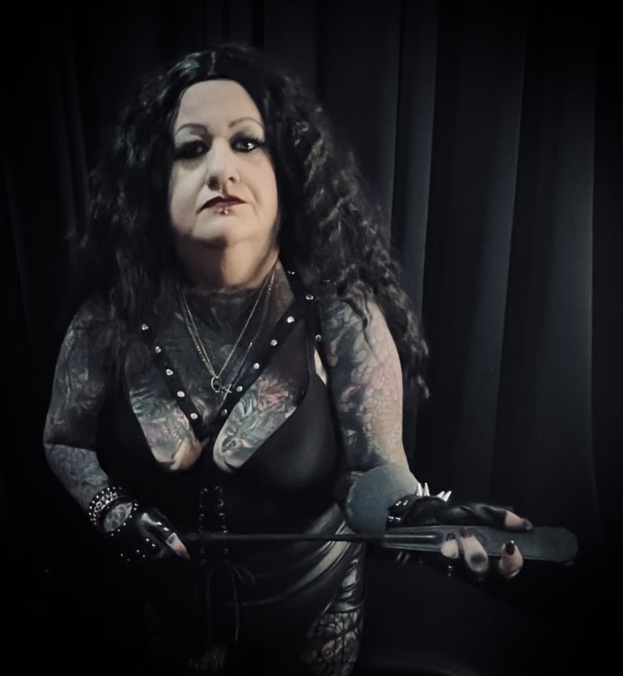 Mistress Vivian Von Black